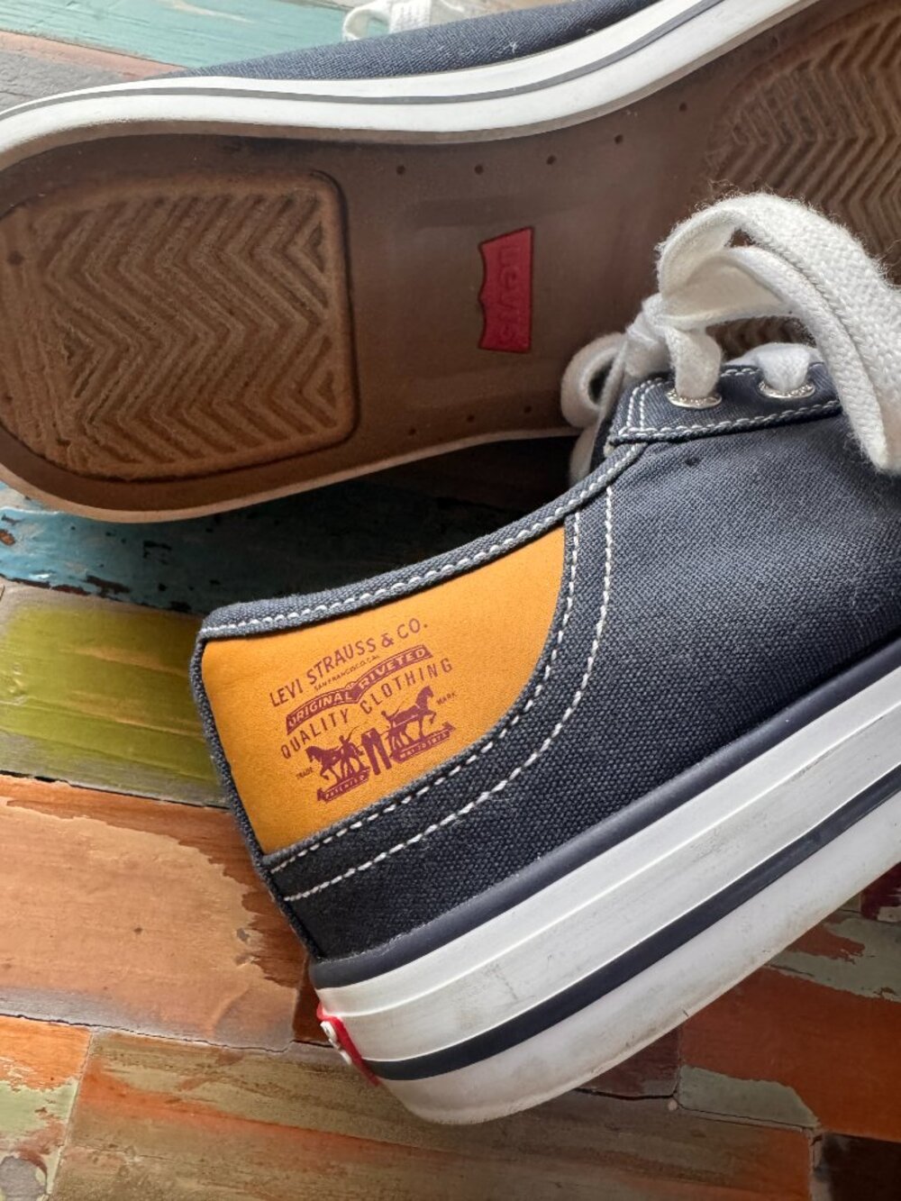 Fresh Kicks! Levi's Navy Canvas Sneakers - Women 8.5 - Picture 4 of 6